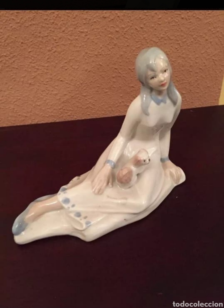 Oggetti Antichi: FIGURA MUJER EN PORCELANA Y SU PERRO