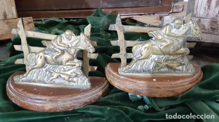Antig&uuml;edades: PAREJA PORTACARTAS PARA DEJAR CARTAS DE MADERA Y LATON DE 14 CMS. DE ALTURA BASE 19 X 8