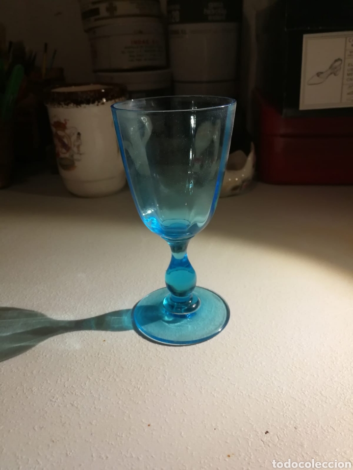 Antiquit&auml;ten: Antigua copa azul cristal soplado