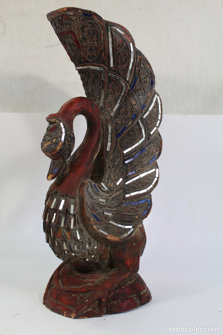 Antig&uuml;edades: cisne en madera con cristales - Foto 1