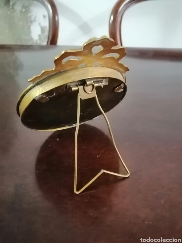 Antig&uuml;edades: Marco de lat&oacute;n circular - Foto 2