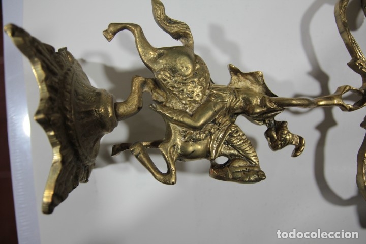 Antig&uuml;edades: PAREJA PORTAVELAS BRONCE - Foto 2
