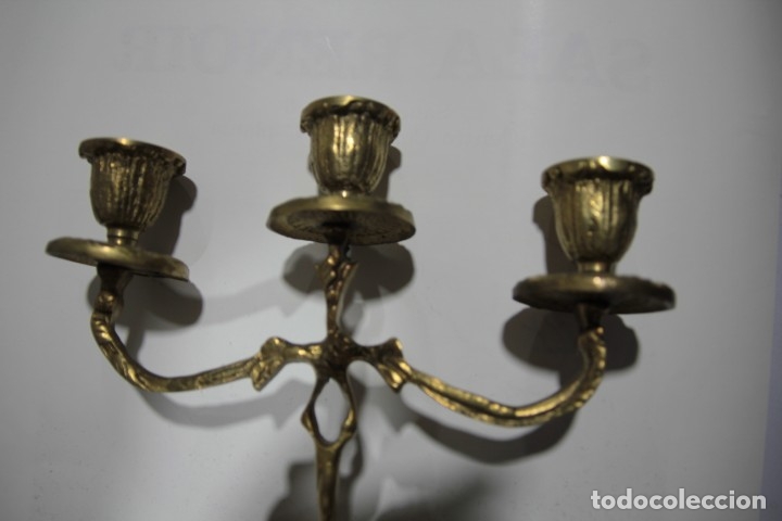 Antig&uuml;edades: PAREJA PORTAVELAS BRONCE - Foto 3