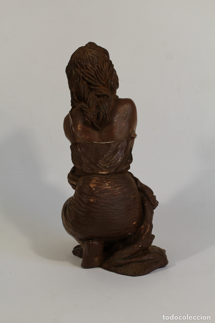 Antig&uuml;edades: figura de mujer en resina repintada - Foto 3