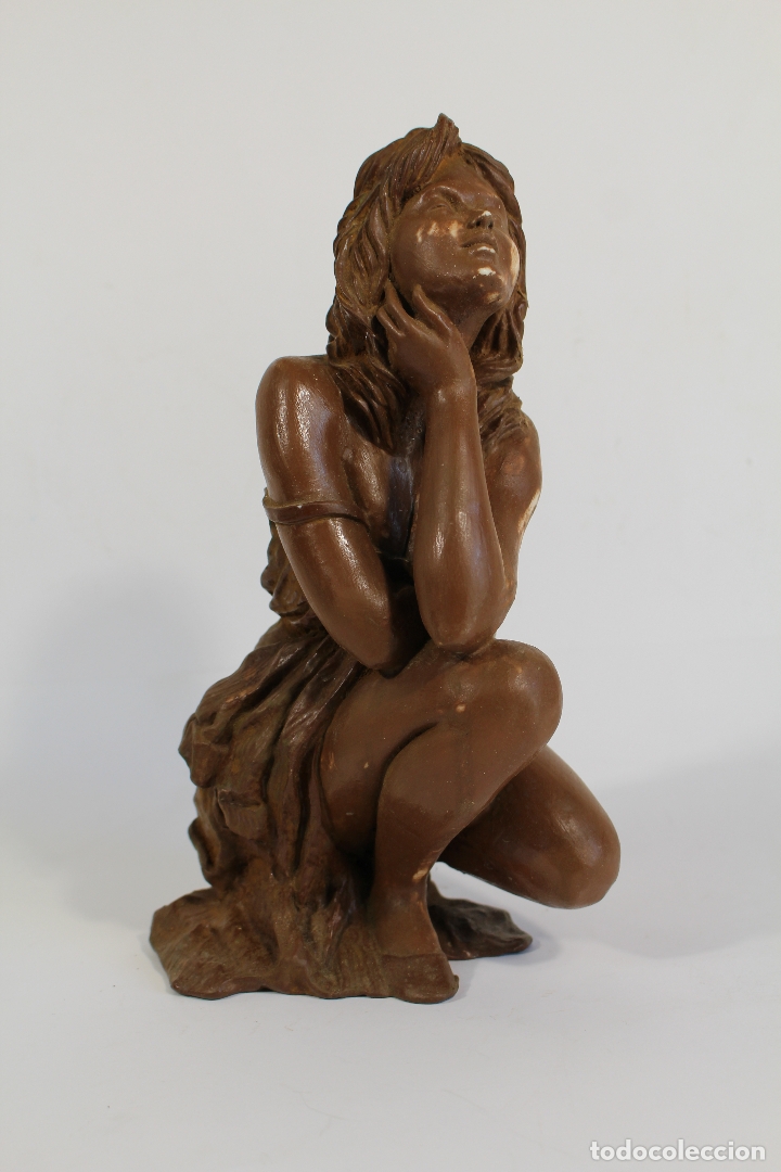 Antig&uuml;edades: figura de mujer en resina repintada - Foto 4
