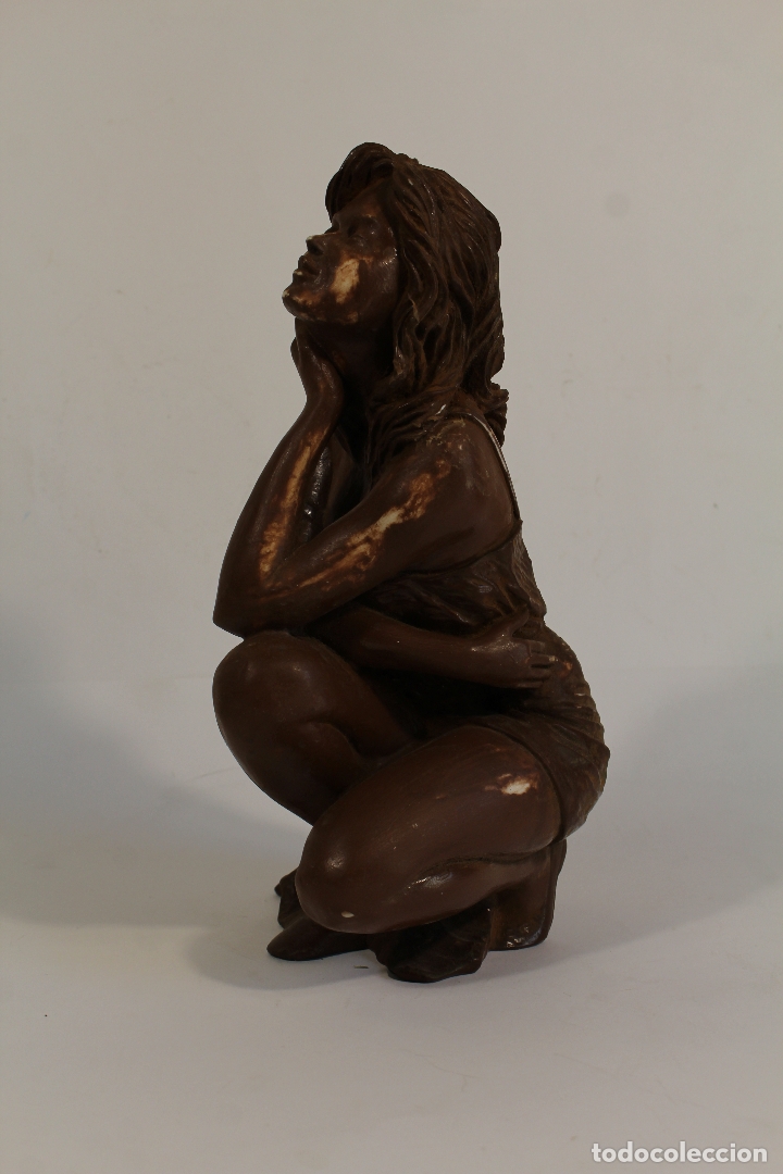 Antig&uuml;edades: figura de mujer en resina repintada - Foto 5