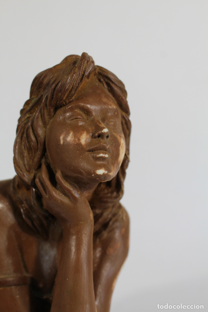 Antig&uuml;edades: figura de mujer en resina repintada - Foto 6