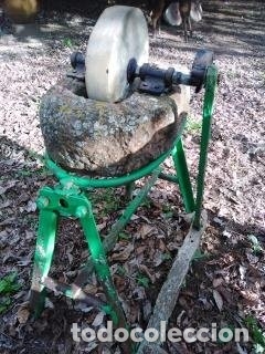 Antig&uuml;edades: RUEDA DE AFILAS CON PEDAL - Foto 1
