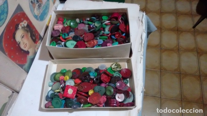 Antig&uuml;edades: BOTONES VARIADOS - MAS DE 500 - Foto 2