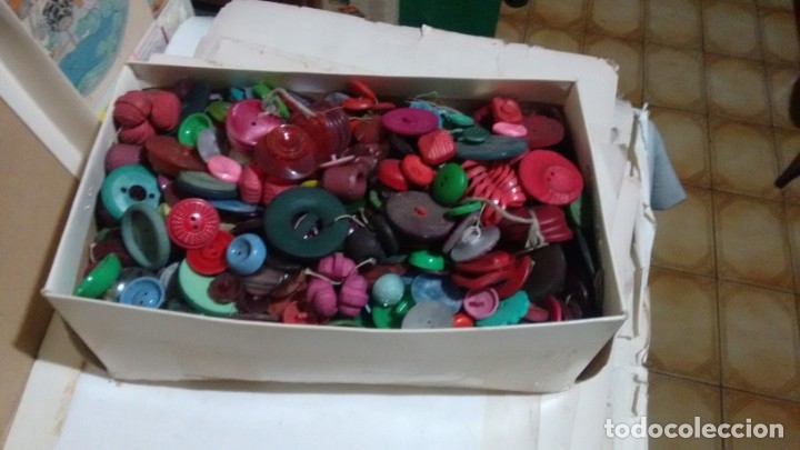 Antig&uuml;edades: BOTONES VARIADOS - MAS DE 500 - Foto 3