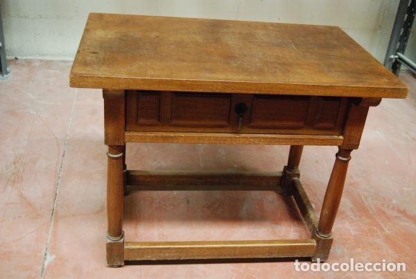 Antig&uuml;edades: Mesa baja de madera rectangular en estilo castellano con un caj&oacute;n - Foto 1