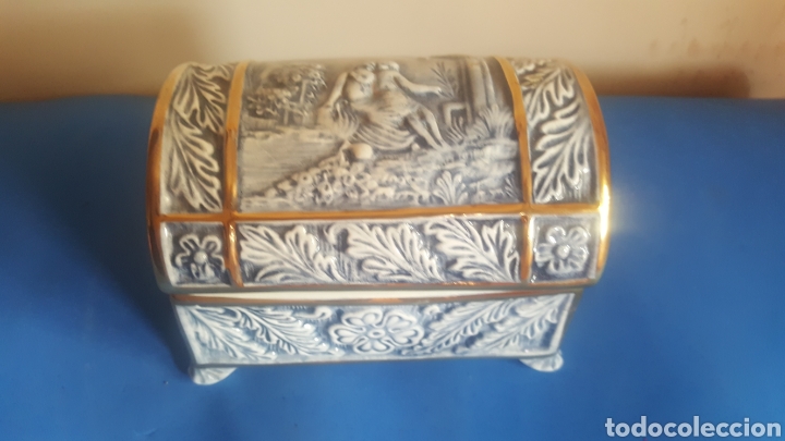 Antig&uuml;edades: Joyero de porcelana capodimonte - Foto 1