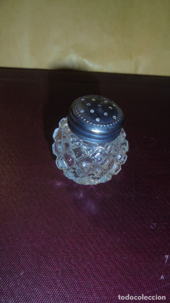 Antig&uuml;edades: SALERO DE CRISTAL Y PLATA DE LEY - 3,5X3,5 CM.