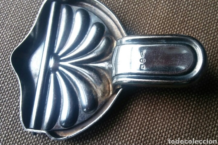 Antig&uuml;edades: * 2 piezas - cucharillo y exprimidor limon - Foto 3
