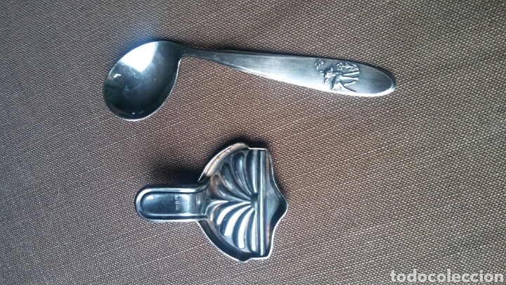 Antig&uuml;edades: * 2 piezas - cucharillo y exprimidor limon - Foto 8