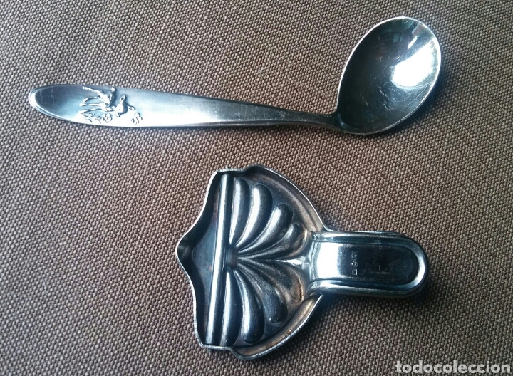 Antig&uuml;edades: * 2 piezas - cucharillo y exprimidor limon - Foto 1