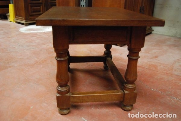 Antig&uuml;edades: Mesa baja de madera rectangular en estilo castellano sin cajones - Foto 3