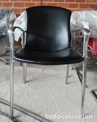 Antig&uuml;edades: Silla tapizada en cuero negro - Foto 1