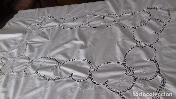 Antig&uuml;edades: MANTEL BORDADO A MANO CON CROCHET. - Foto 4