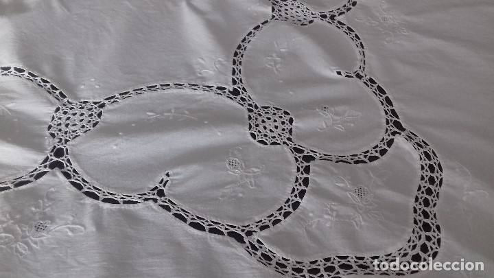 Antig&uuml;edades: MANTEL BORDADO A MANO CON CROCHET. - Foto 6