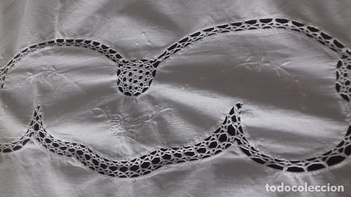 Antig&uuml;edades: MANTEL BORDADO A MANO CON CROCHET. - Foto 7