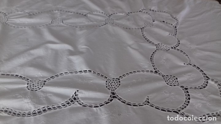 Antig&uuml;edades: MANTEL BORDADO A MANO CON CROCHET. - Foto 9