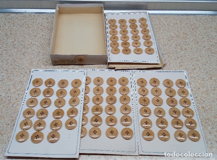 Antig&uuml;edades: ANTIGUA CAJA CON 4 LAMINAS DE BOTONES. - Foto 3