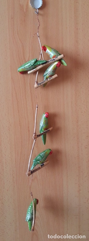 Antig&uuml;edades: Loros. Colgador de loros tallados en madera