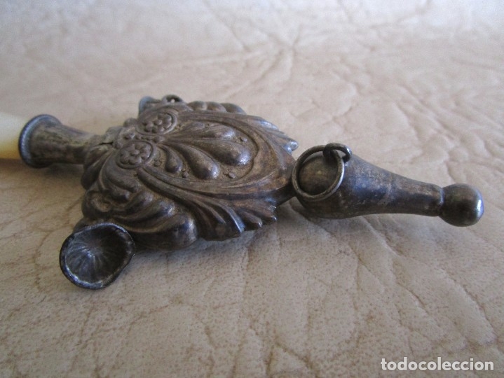 Antig&uuml;edades: antiguo silbato de plata sonajero mango de nacar - Foto 4