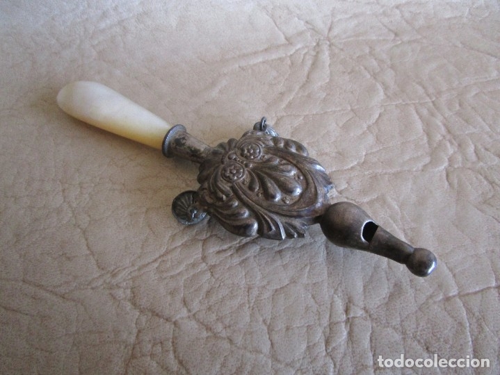 Antig&uuml;edades: antiguo silbato de plata sonajero mango de nacar - Foto 5