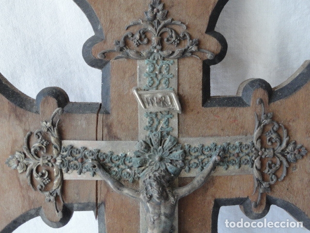 Antig&uuml;edades: ANTIGUA BENDITERA DE MADERA CON CRUCIFIJO. - Foto 3