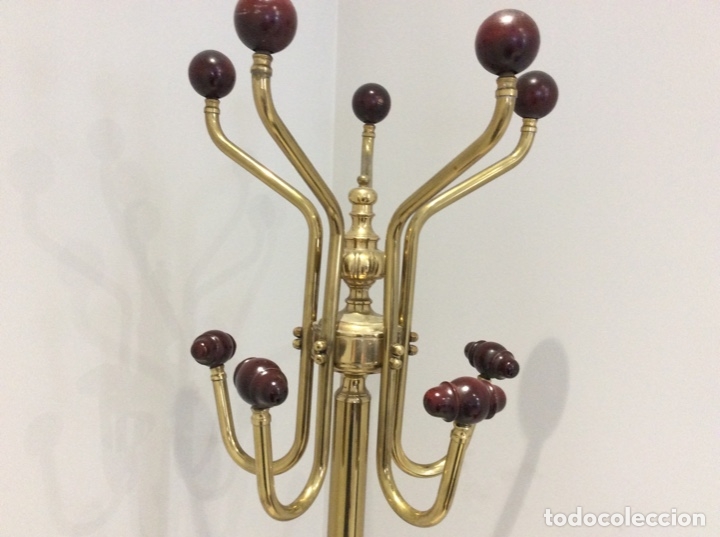 Antig&uuml;edades: Perchero antiguo en bronce con las terminaciones en madera - Foto 6