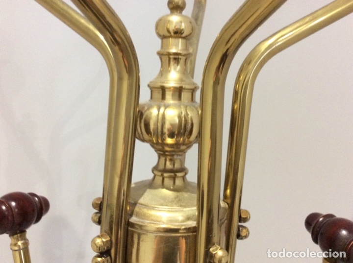 Antig&uuml;edades: Perchero antiguo en bronce con las terminaciones en madera - Foto 7