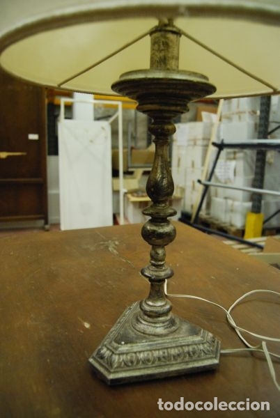 Antig&uuml;edades: L&aacute;mpara de madera con acabado en plata - Foto 2