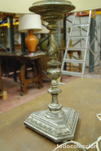 Antig&uuml;edades: L&aacute;mpara de madera con acabado en plata - Foto 4