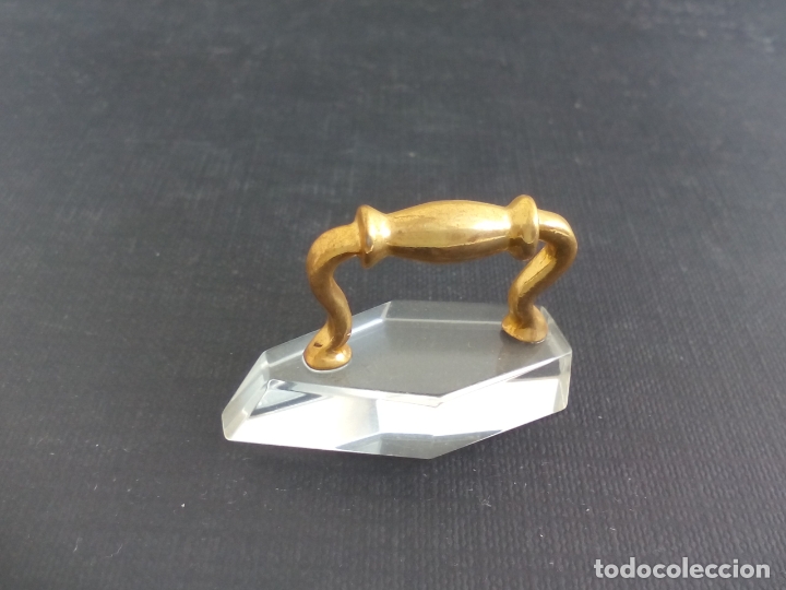 Antiquit&auml;ten: PLANCHA, MINIATURA DE CRISTAL, CON DETALLES DORADOS, DECORACI&Oacute;N, CASA MU&Ntilde;ECAS..