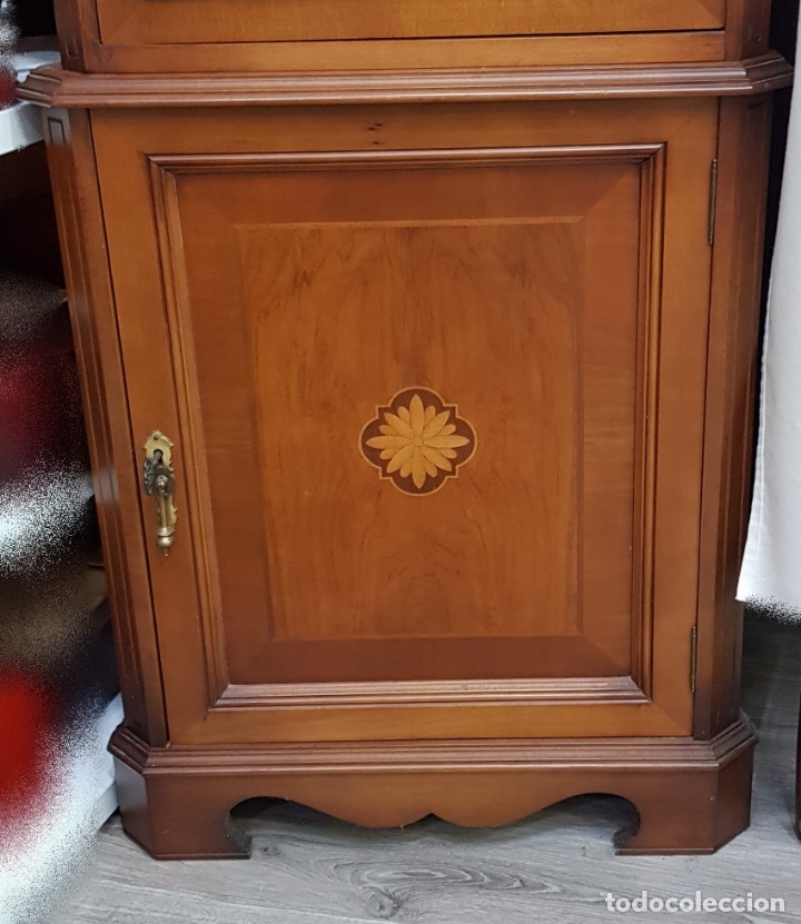 Antig&uuml;edades: Vitrina esquinera de doble puerta - Foto 4