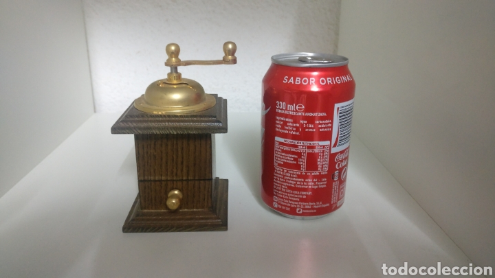 Antig&uuml;edades: Peque&ntilde;o molinillo de caf&eacute; o pimienta, pimentero.