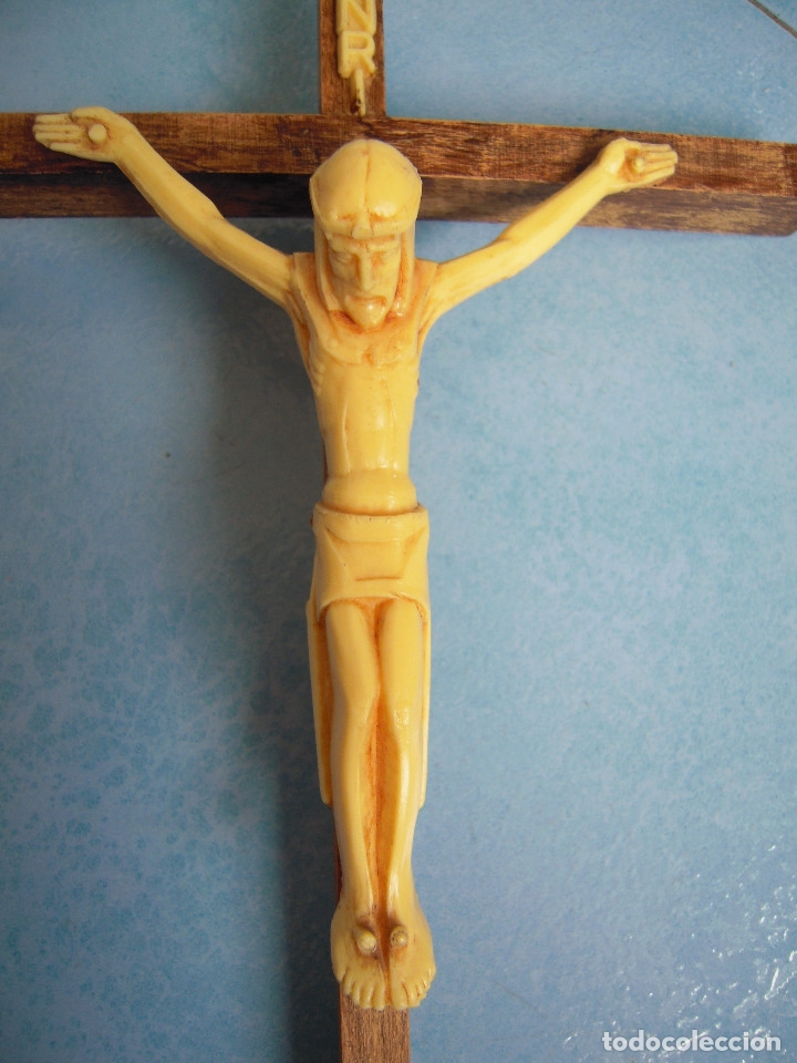 crucifijo de pared de madera y imagen de plasti - Compra venta en  todocoleccion