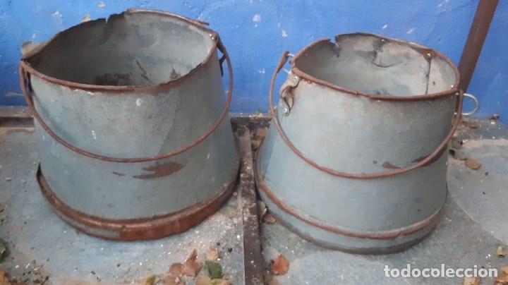 Antig&uuml;edades: PAREJA DE HERRAO O CUBOS ANTIGUOS HOJALATA 30 CMS. DE ALTURA 40 CMS. DE DIAMETRO EN CULO