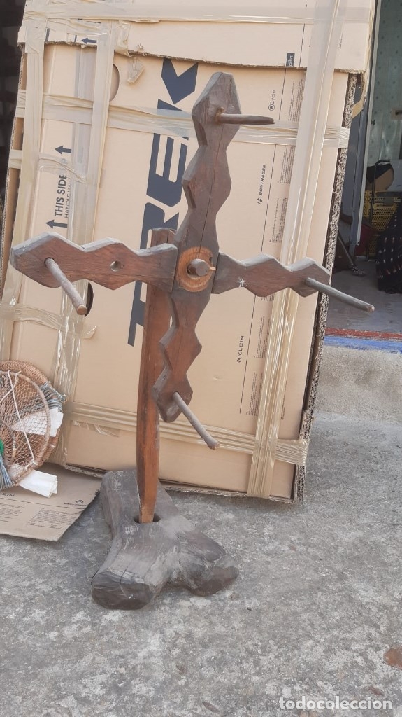 Antig&uuml;edades: RUECA ANTIGUA DE MADERA RARA - Foto 1