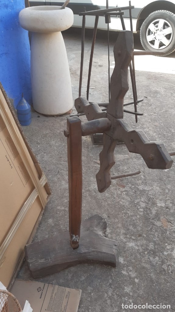 Antig&uuml;edades: RUECA ANTIGUA DE MADERA RARA - Foto 2