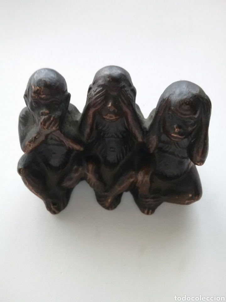 Antig&uuml;edades: Figura en bronce de los tres monos sabios. - Foto 1