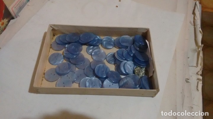 Antig&uuml;edades: BOTONES - LOTE DE 60 - Foto 1