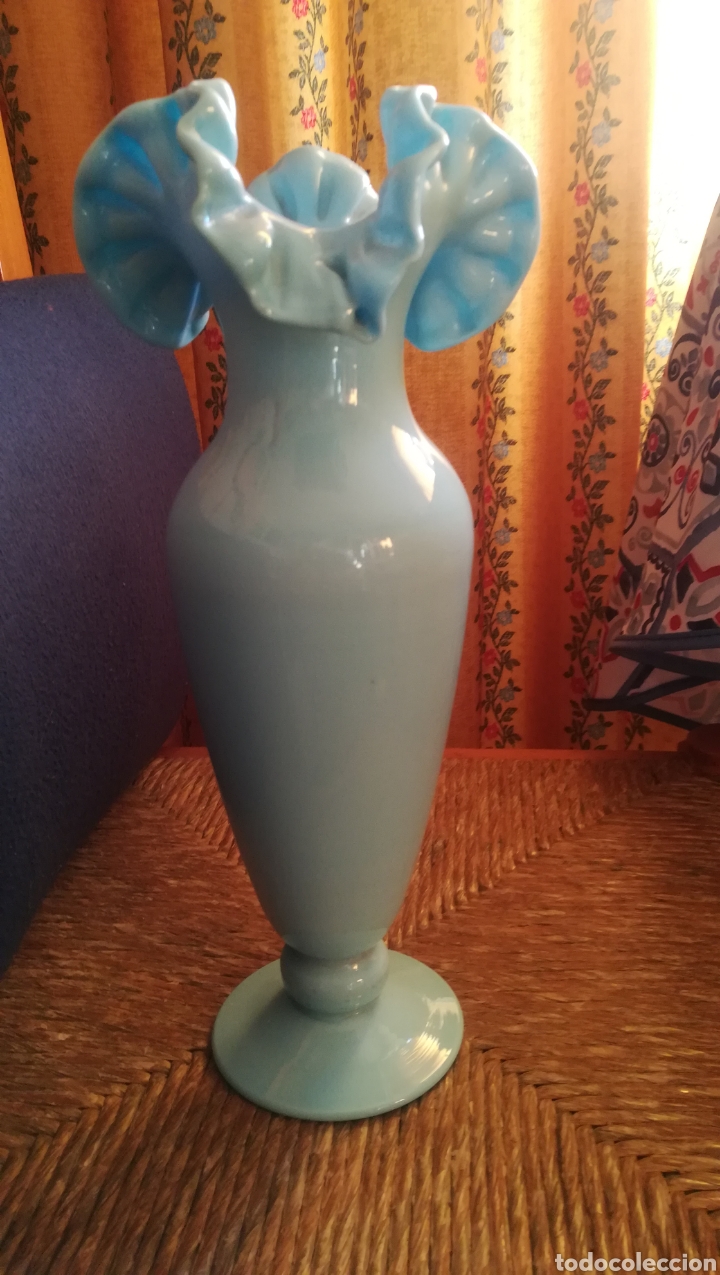 Antig&uuml;edades: Magn&iacute;fico jarr&oacute;n de opalina azul - Foto 1