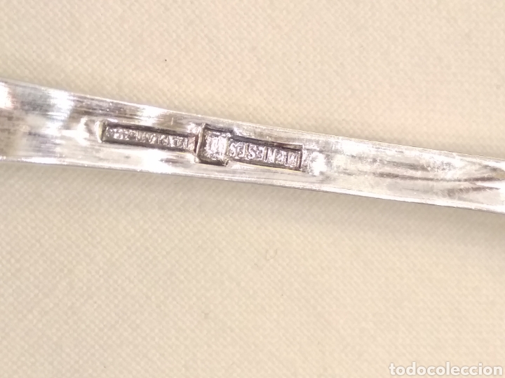 Antig&uuml;edades: Cuchara y tenedor de postre plateado con estuche - Foto 3