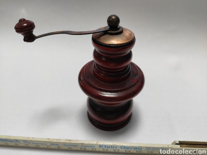 Antiguo mini molinillo de caf&eacute;