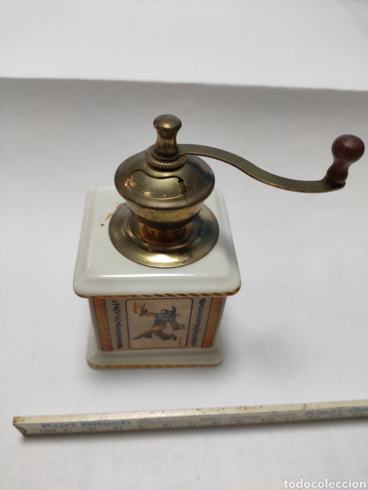 Oggetti Antichi: Antiguo mini molinillo de caf&eacute; joker