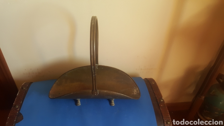 Antig&uuml;edades: Le&ntilde;era de bronce antigua