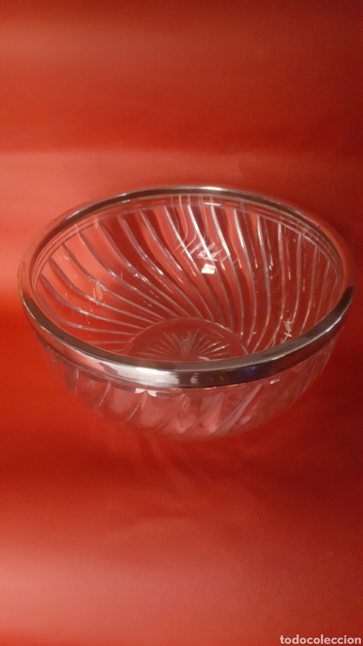 Antiques: cuenco de cristal tallado con el cuello de plata